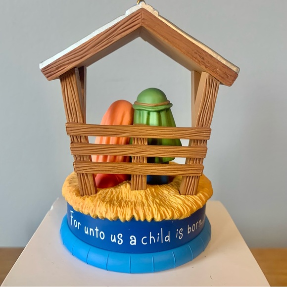 Hallmark 2011 The Story of Christmas Keepsake Ornament Nativity - Picture 7 of 12